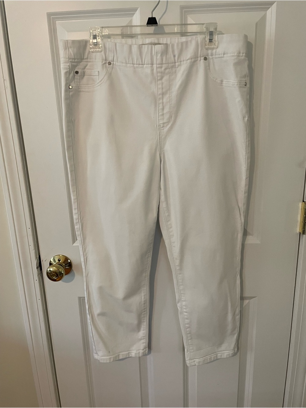 Liverpool White Pull-On Capri Pants
